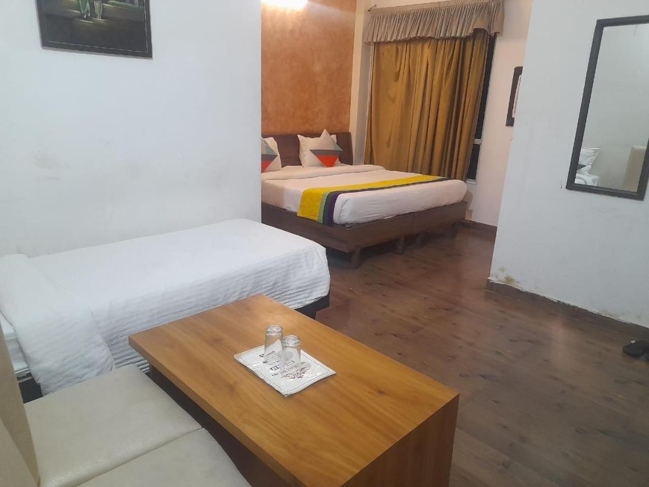 Hotel Global Inn -1 Km From Railway Station - Lift Food And Free Parking Lucknow Habitación foto
