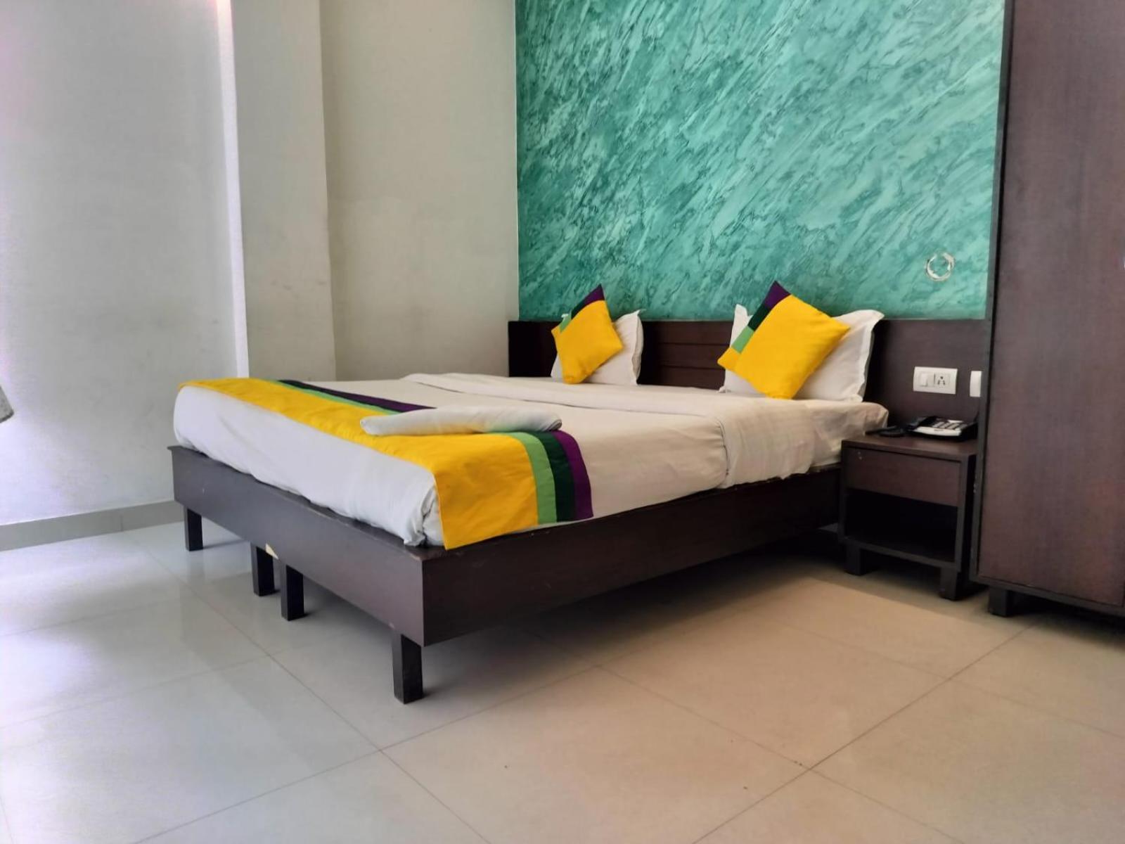 Hotel Global Inn -1 Km From Railway Station - Lift Food And Free Parking Lucknow Habitación foto