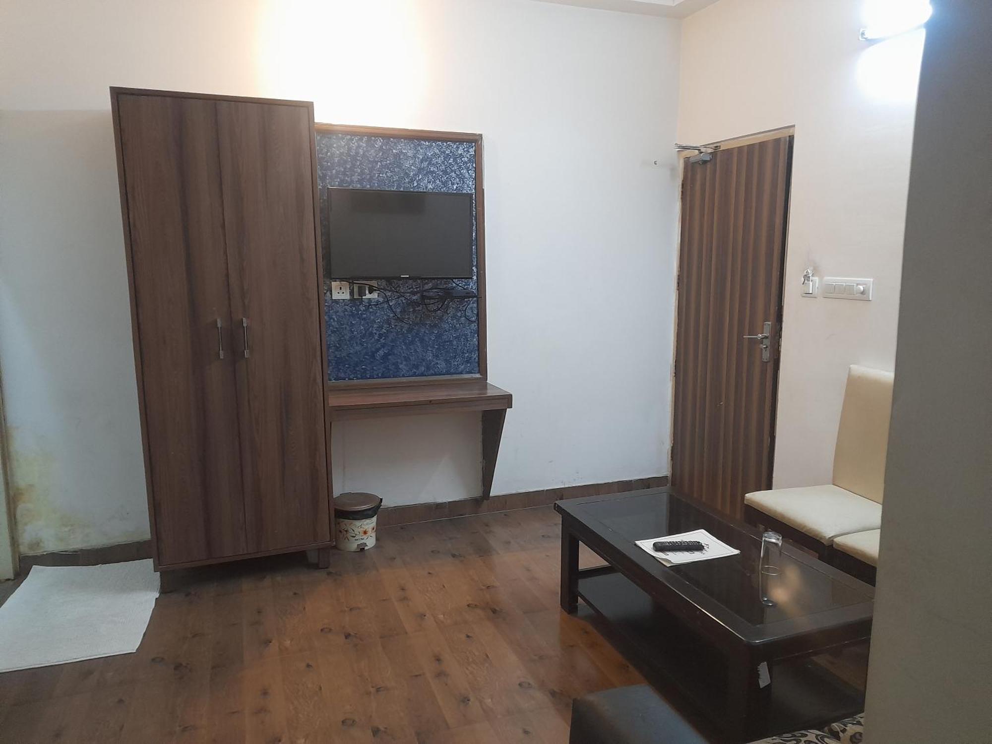 Hotel Global Inn -1 Km From Railway Station - Lift Food And Free Parking Lucknow Exterior foto